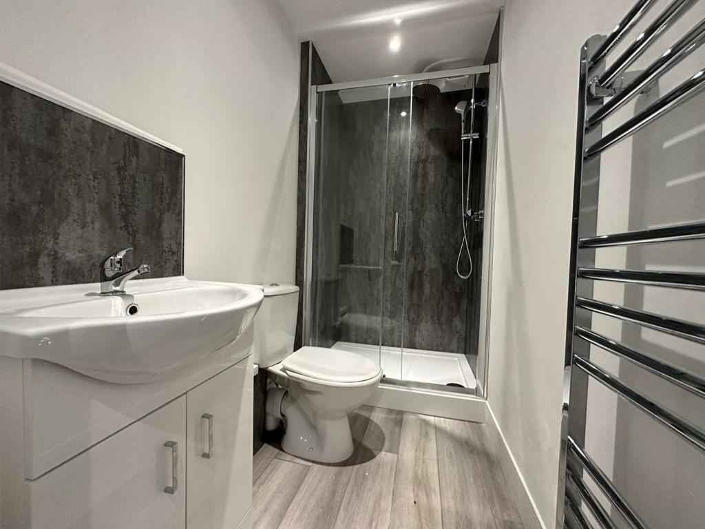 7B 2023 ensuite 6.jpg