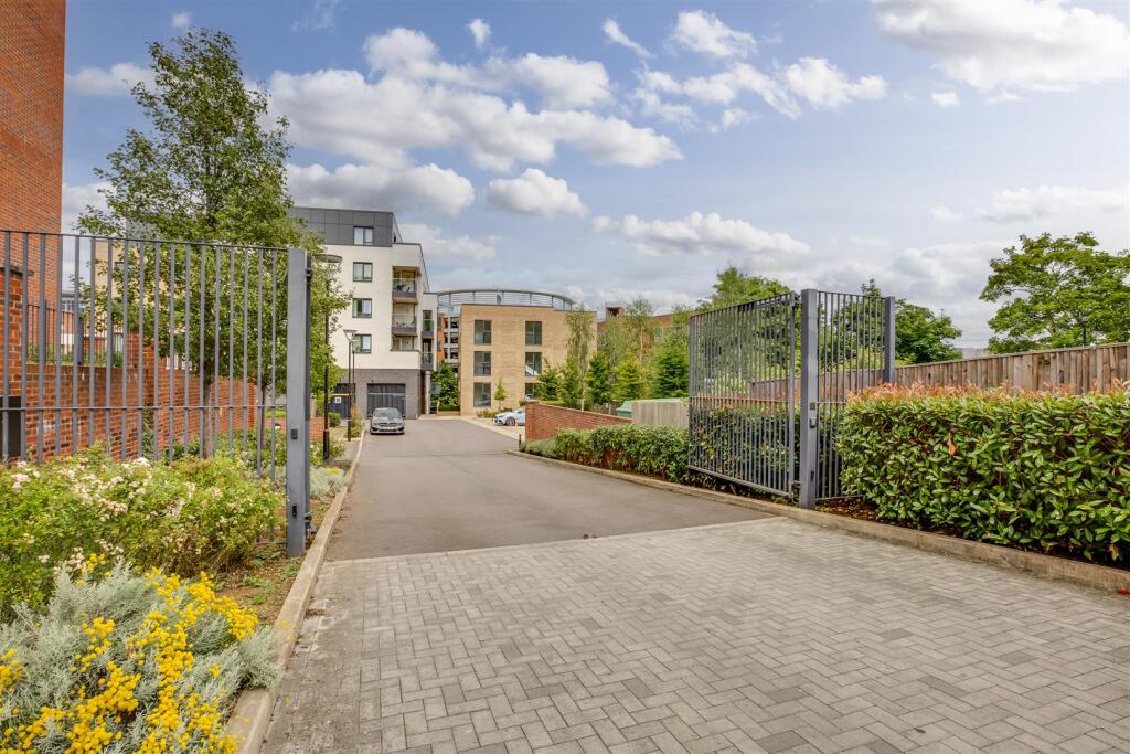 1 The Pavilion, Lilys Walk, HP11 2FX-13.jpg