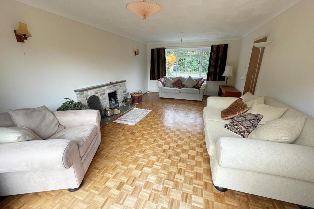 4- Sitting Room