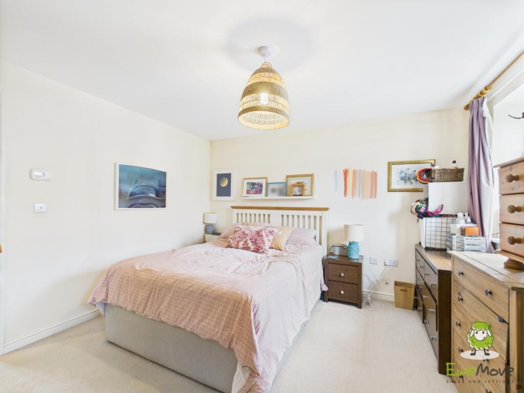 CAM03778G0-PR0270-STILL007