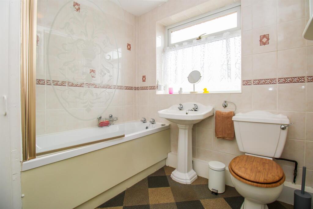 BATHROOM/W.C.