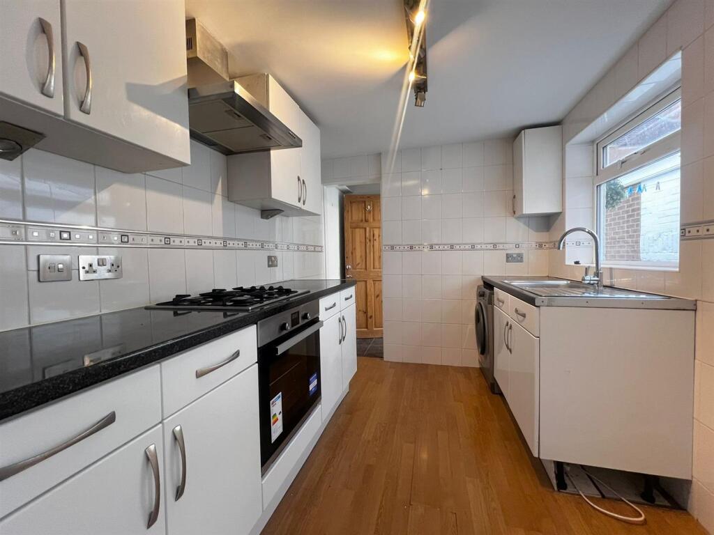78SS - Kitchen2.jpg