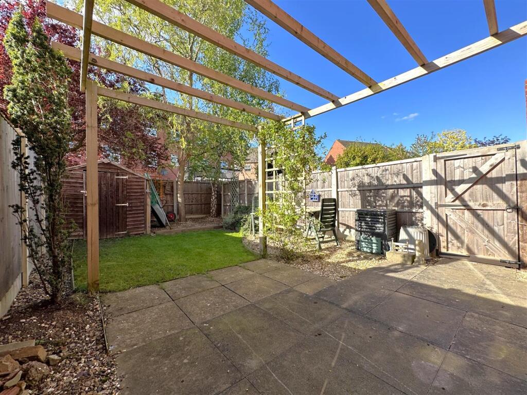 Delightful Enclosed Garden 922