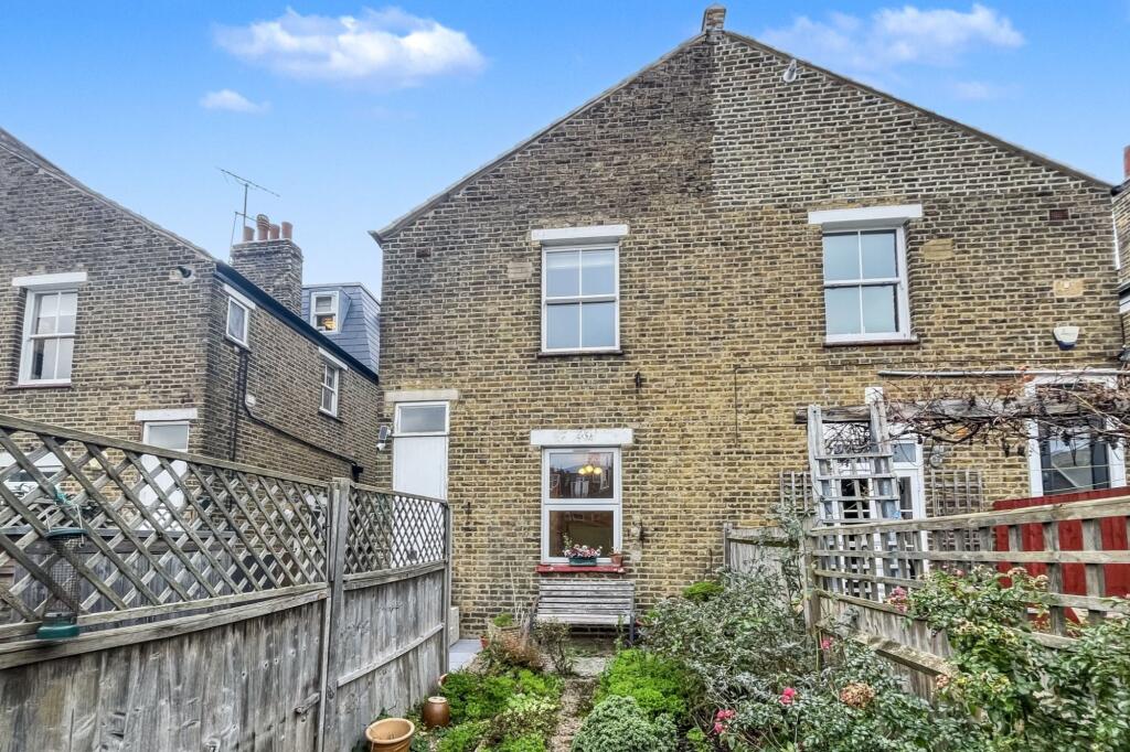 102 Swaby Road, Earlsfield, London SW18 3QZ