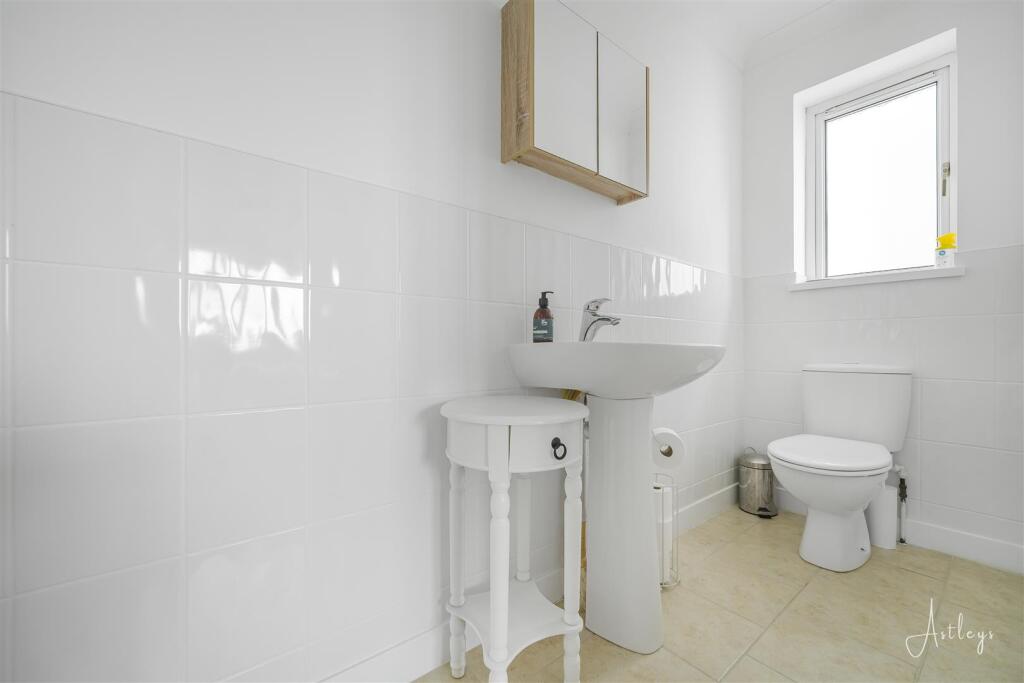 Master Bedroom -En-Suite Shower Room