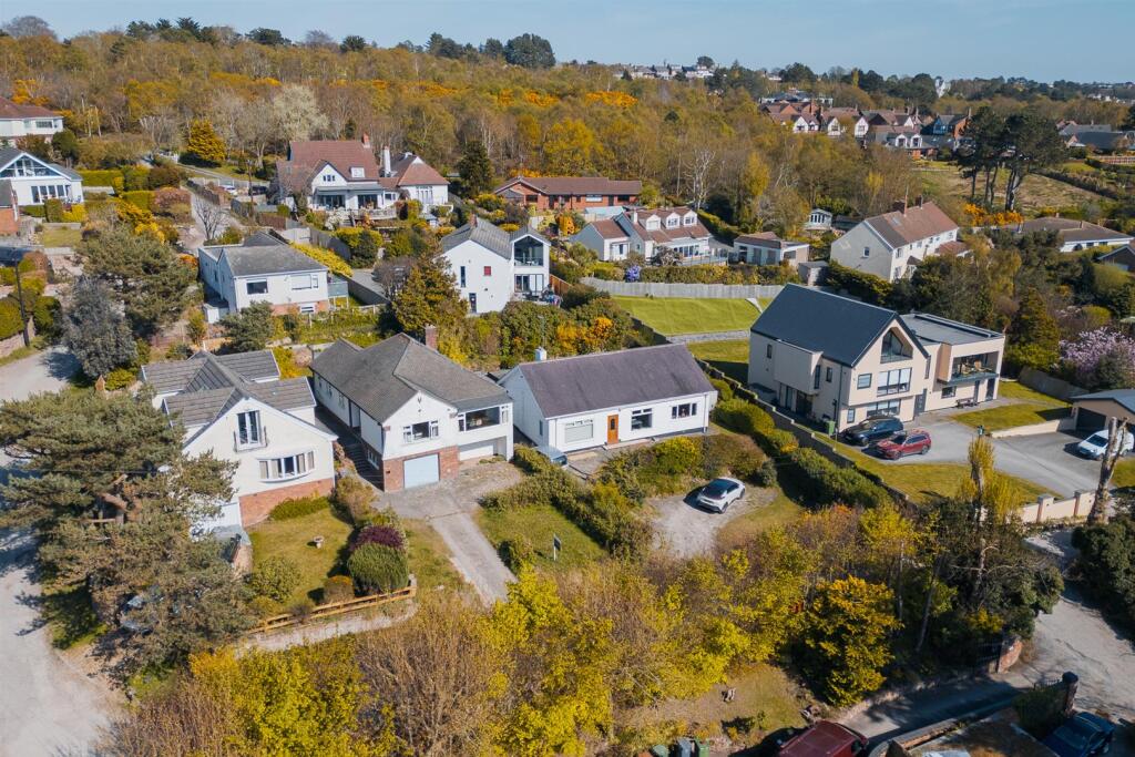 9 Greenfield Ln-2.jpg