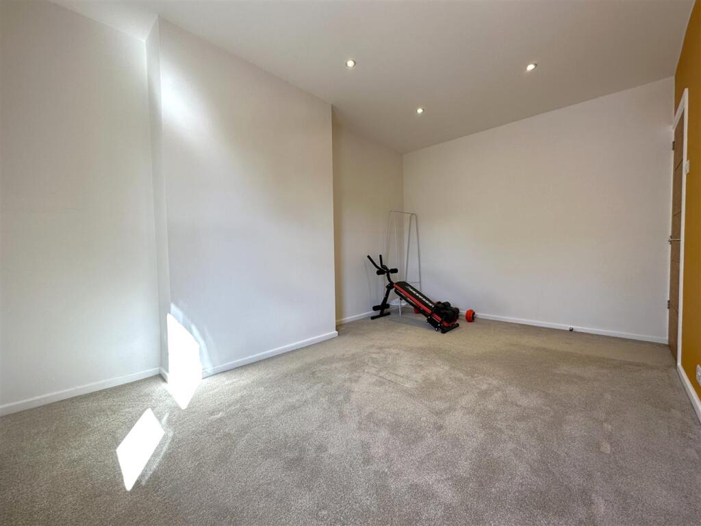 Master Bedroom 860