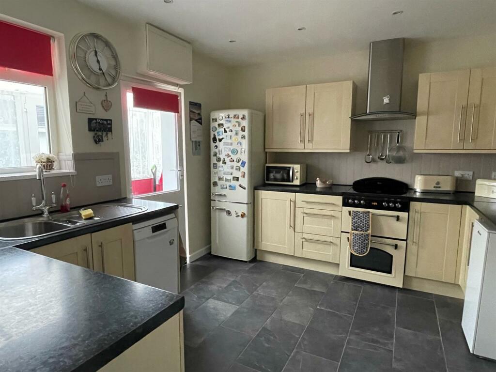 Kitchen.,.jpg