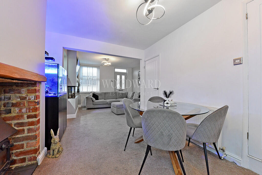 Living/Dining Roo...