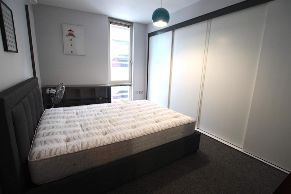 Bed1 2.jpg