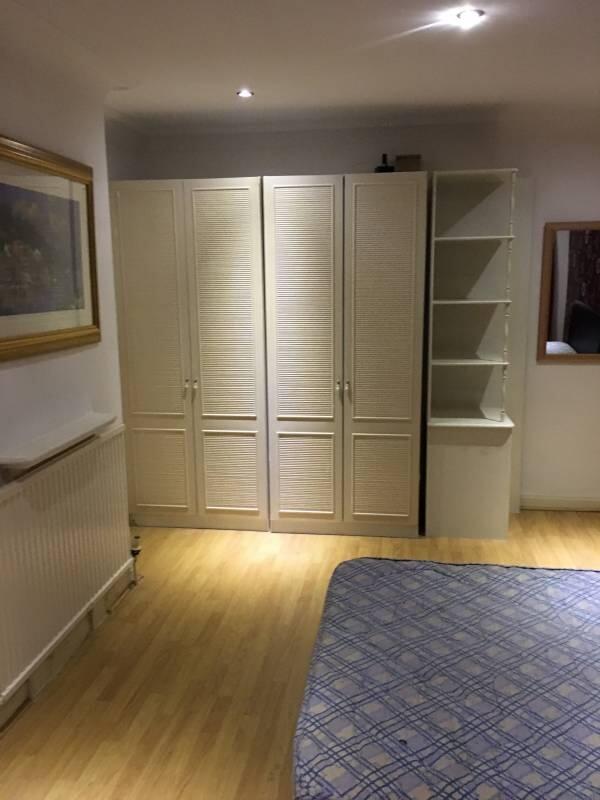 Bright, well-maintained double bedroom with pal...