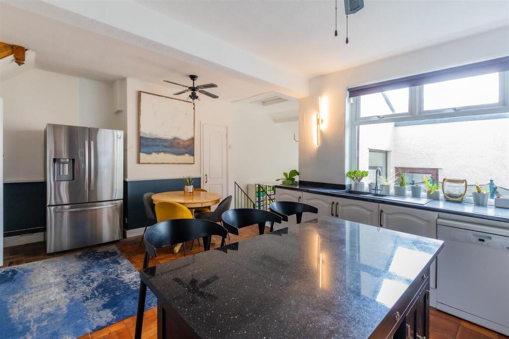 Ambleside Avenue 7-26.jpg