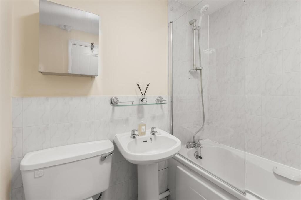 11 Heron Close, Woodford Halse-18.jpg