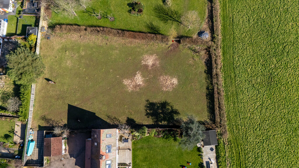 A01 - 22 Underhil...