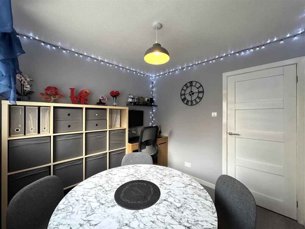 DINING ROOM.JPG