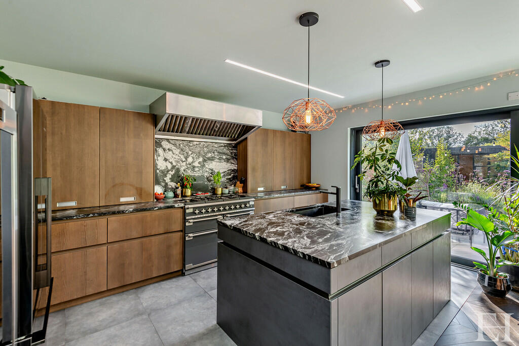 8614765-interiorW...