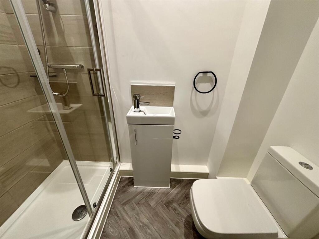 Shower Room/En Suite