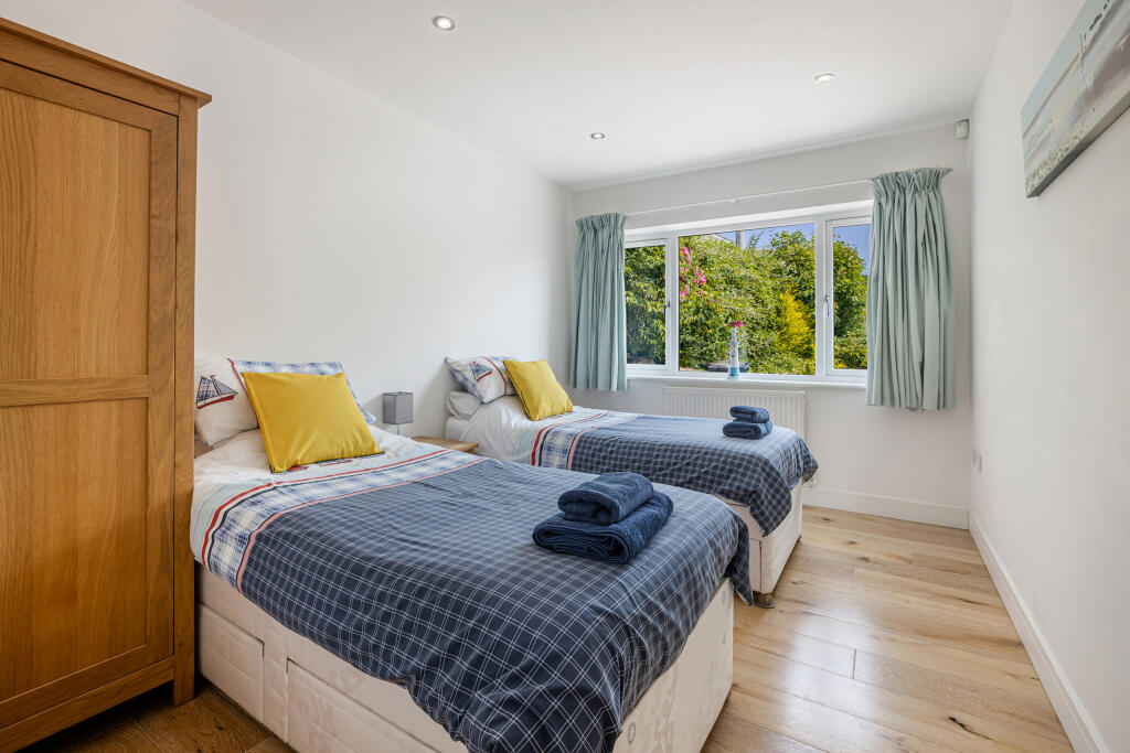 A20 - 26 Beach View Crescent mew stone view wembur