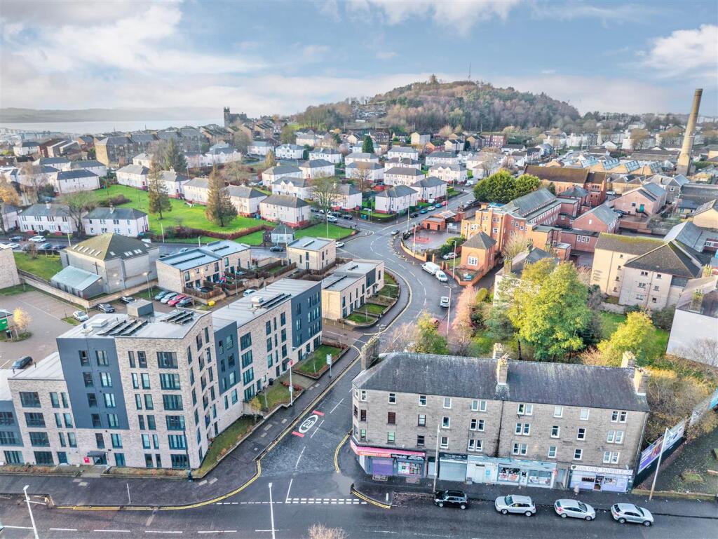 1R 102 Strathmartine Road Dundee-2.JPG