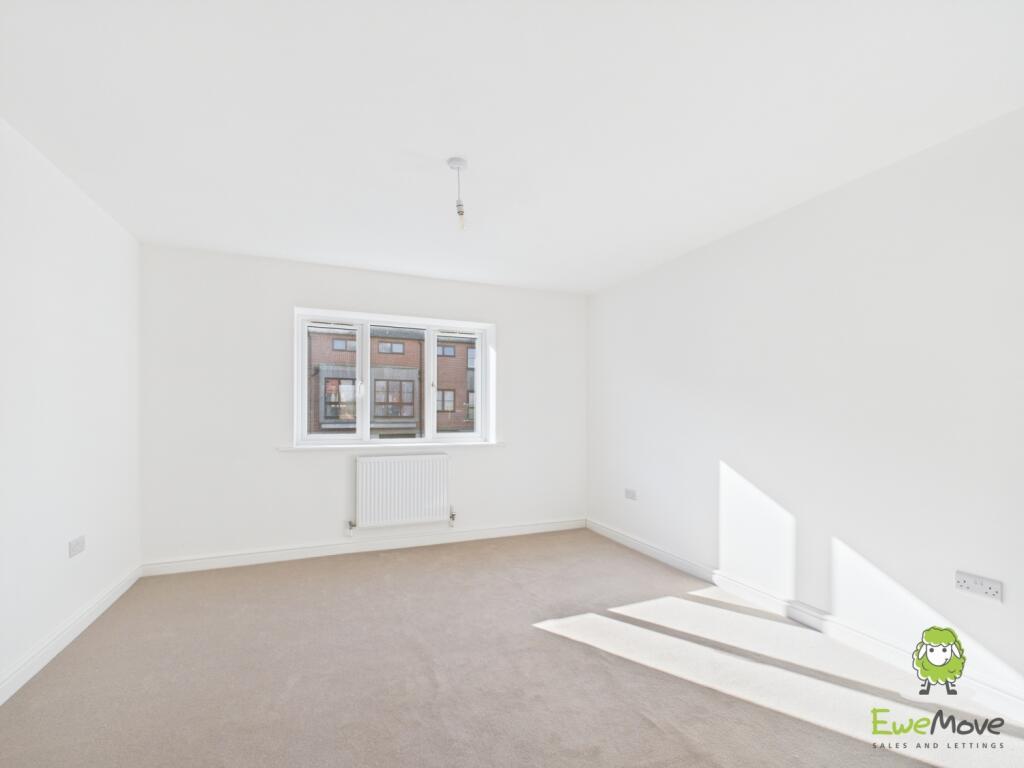 CAM03778G0-PR0176-STILL003