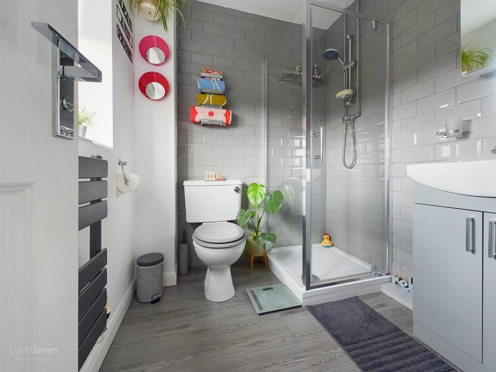 En-suite to Bedroom Two