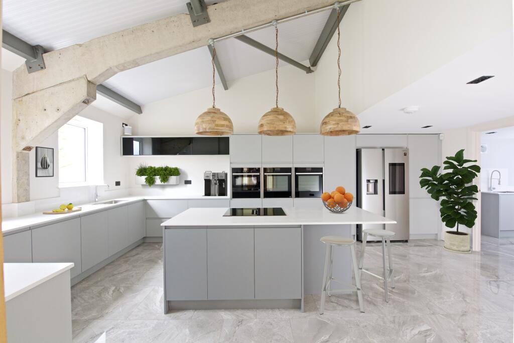 Cedar Barn Kitchen 01