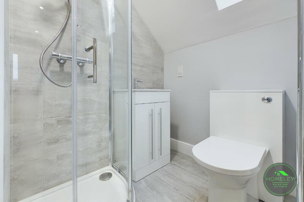 21 ensuite bathroom