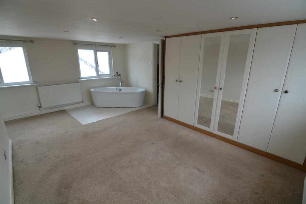 Master Bedroom (1st Floor)