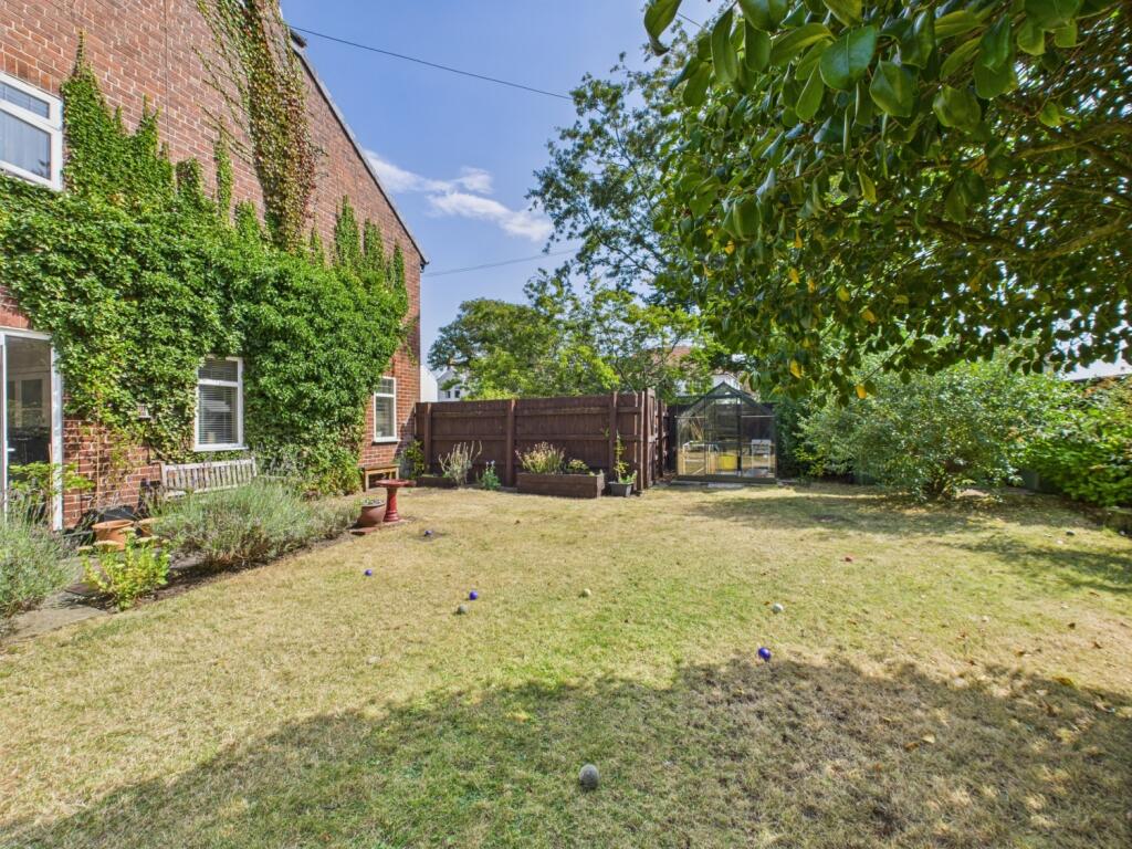 CAM02386G0-PR0141-STILL011