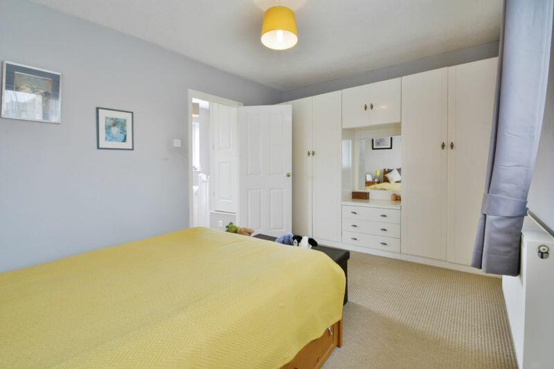 Bedroom (alternate angle)