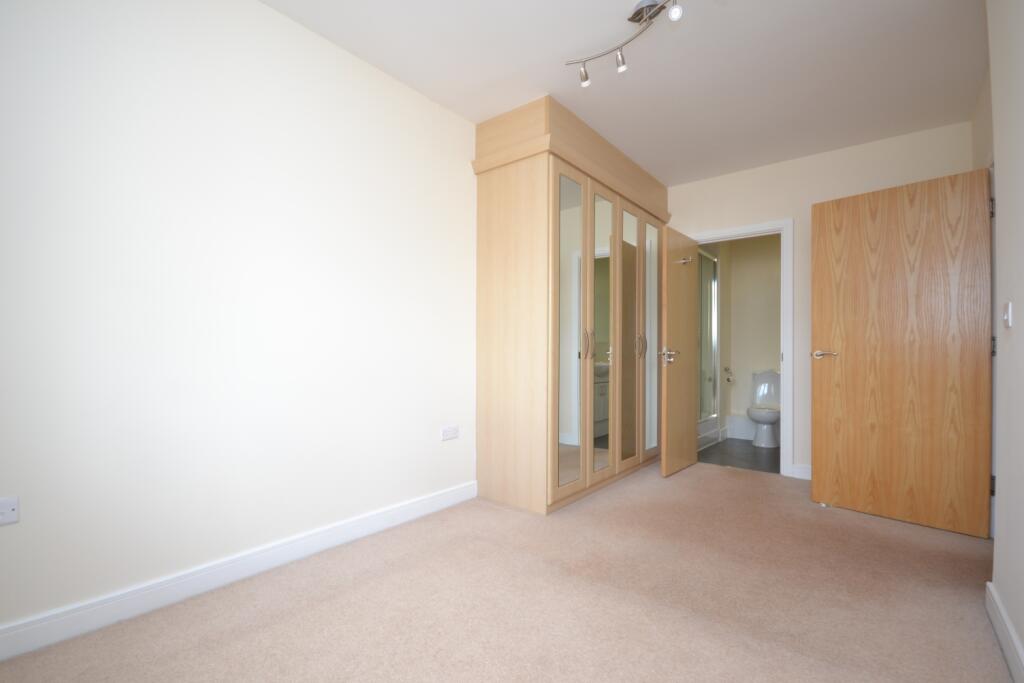 Bedroom 1 (2)