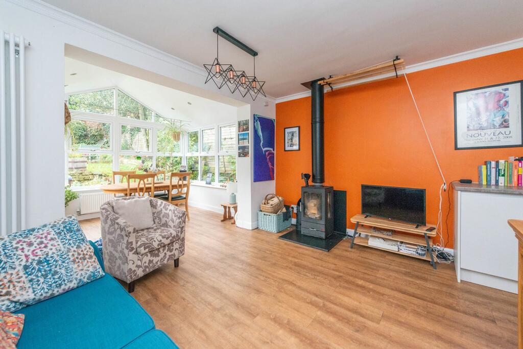 KITCHEN, LOUNGE/DINER AND SITTING ROOM