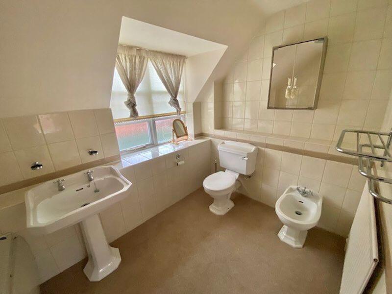 BATHROOM 2B