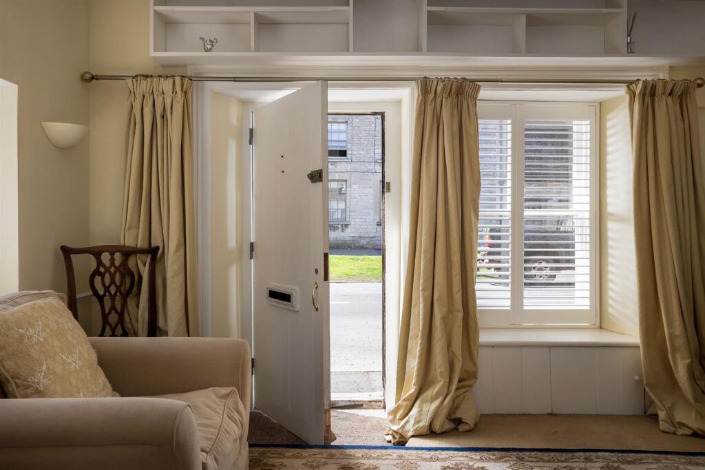 11 - Kates Cottage - GL54 3HE - Web.jpg