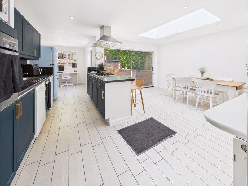 KITCHEN / DINING ROOM