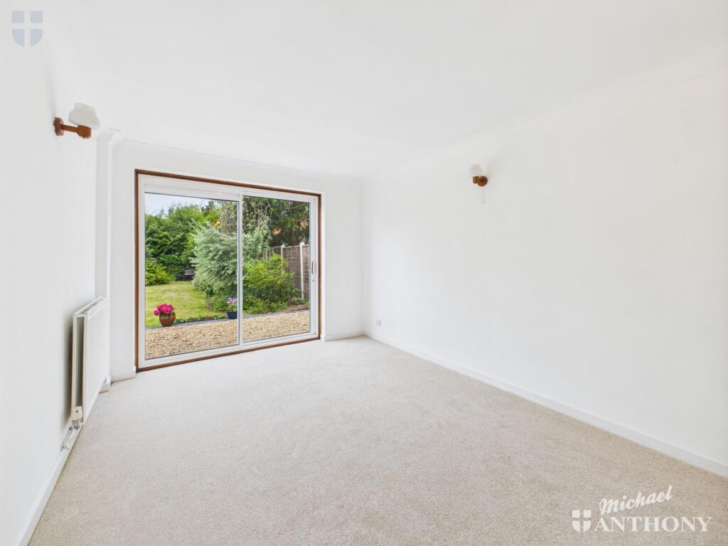 CAM03852G0-PR0315-STILL004