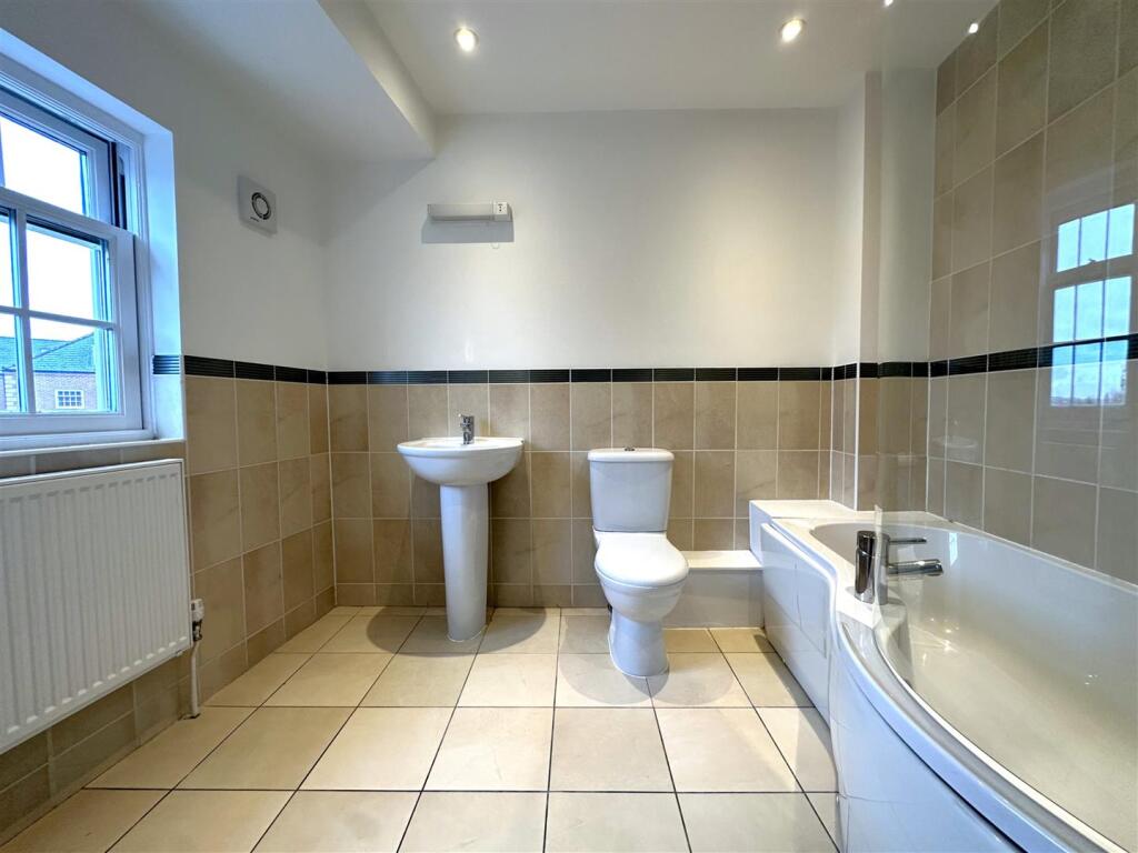 En-Suite Bathroom