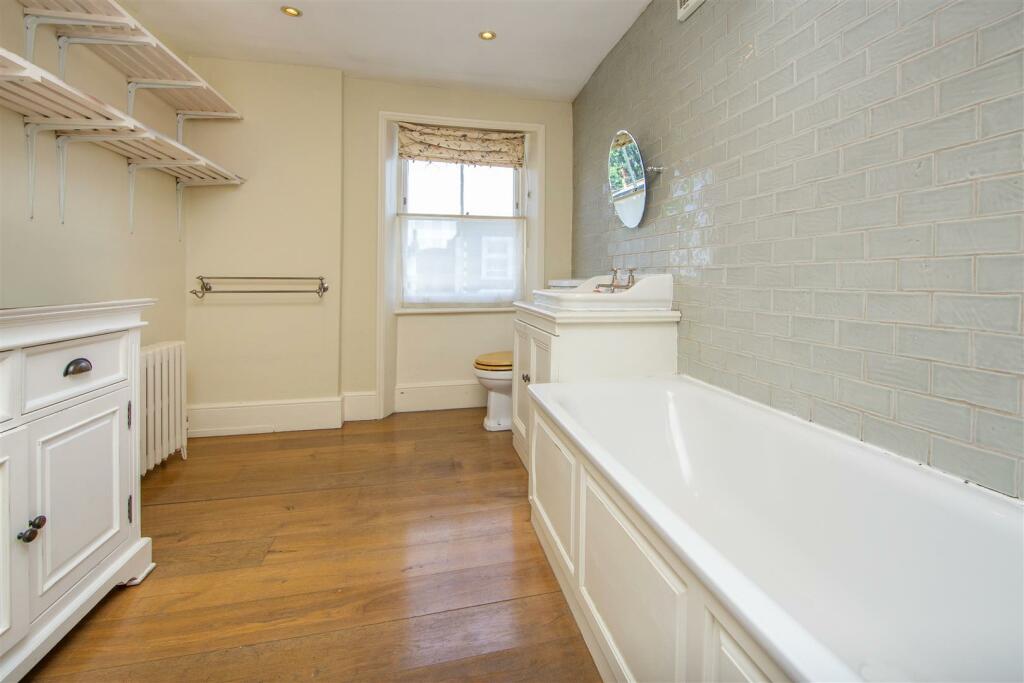 top bathroom.jpg