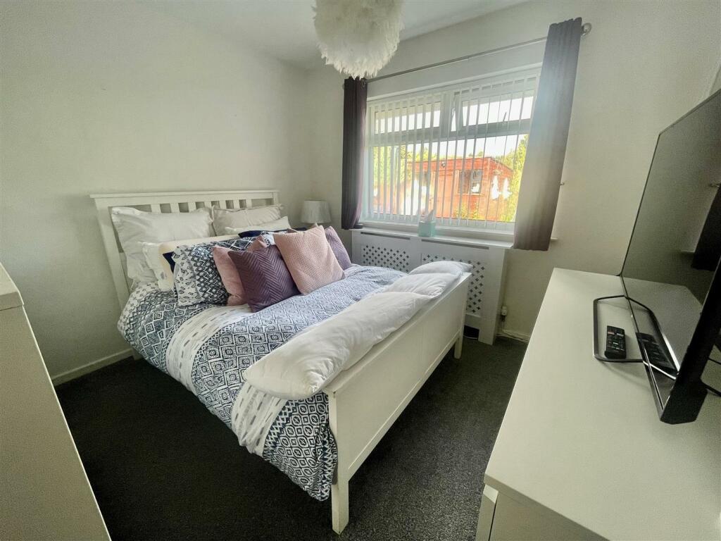 swallowfields bedroom.jpg