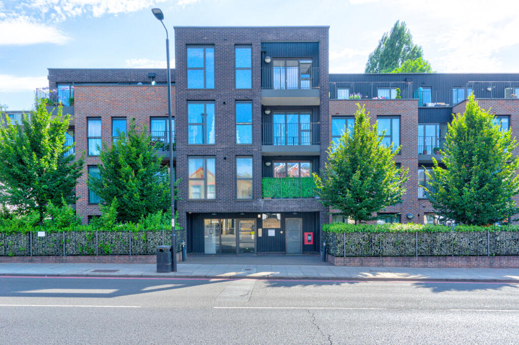 Egleton House EXT HR-1