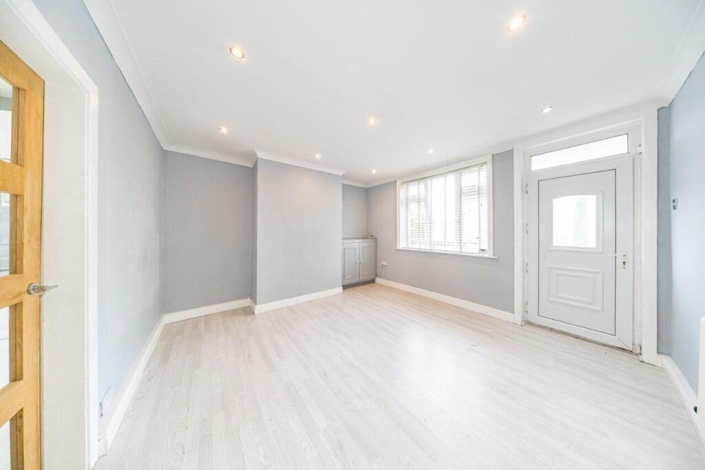 38 st james road lounge 2.jpg