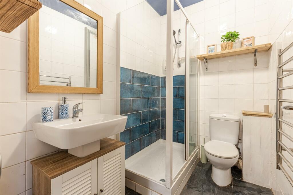 A14 - 16A, Clarence Street Dartmouth - 240916.jpg