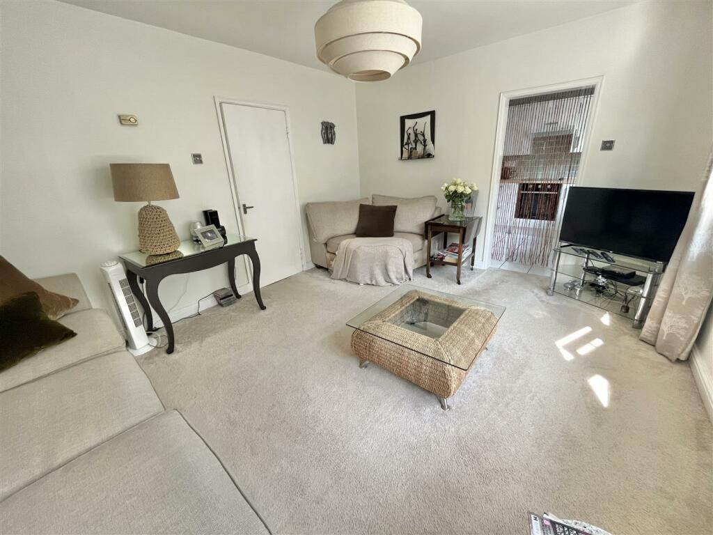 Lounge Aspect 3.jpg