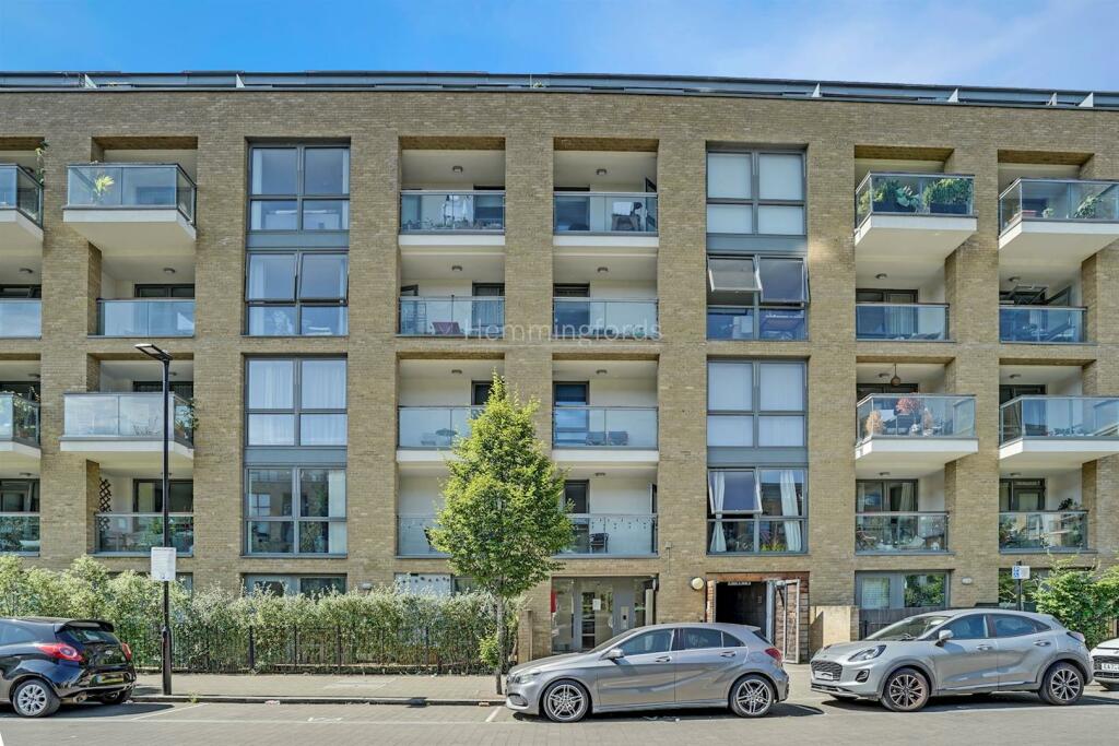 16-53b780734-MK-HMF-Flat 12 17 Canalside Square-76