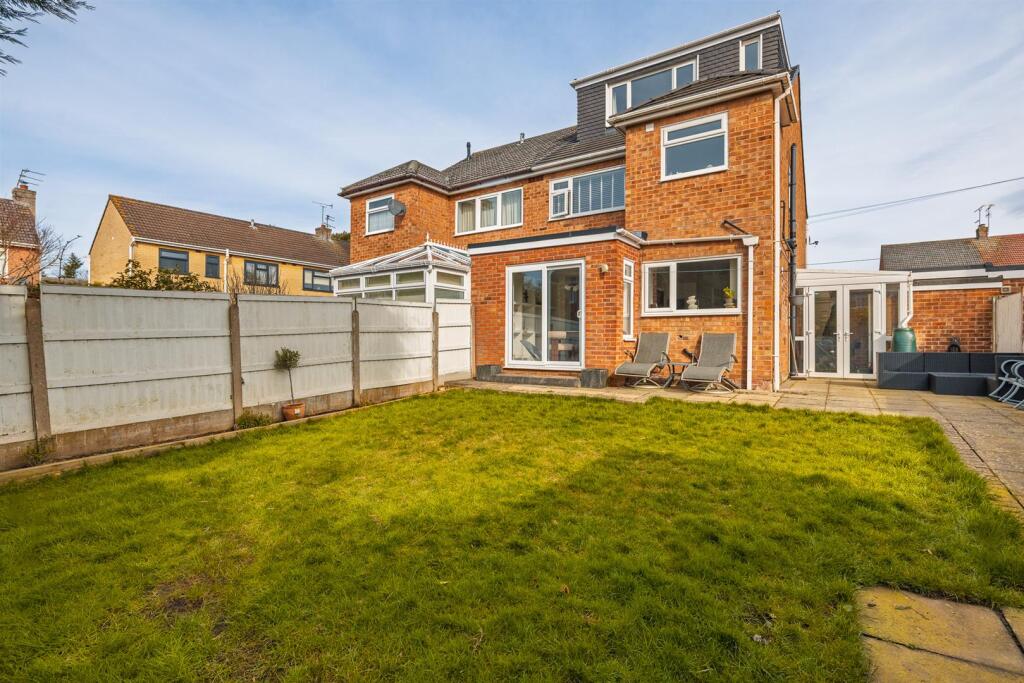 4 Bowness Ave-42.jpg