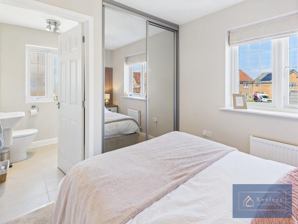 Bedroom 1/en-suit...