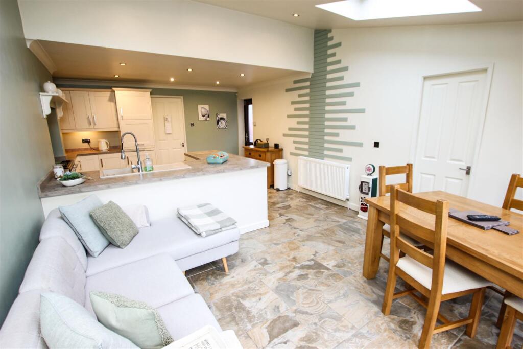 OPEN PLAN LIVING/DINING/KITCHEN