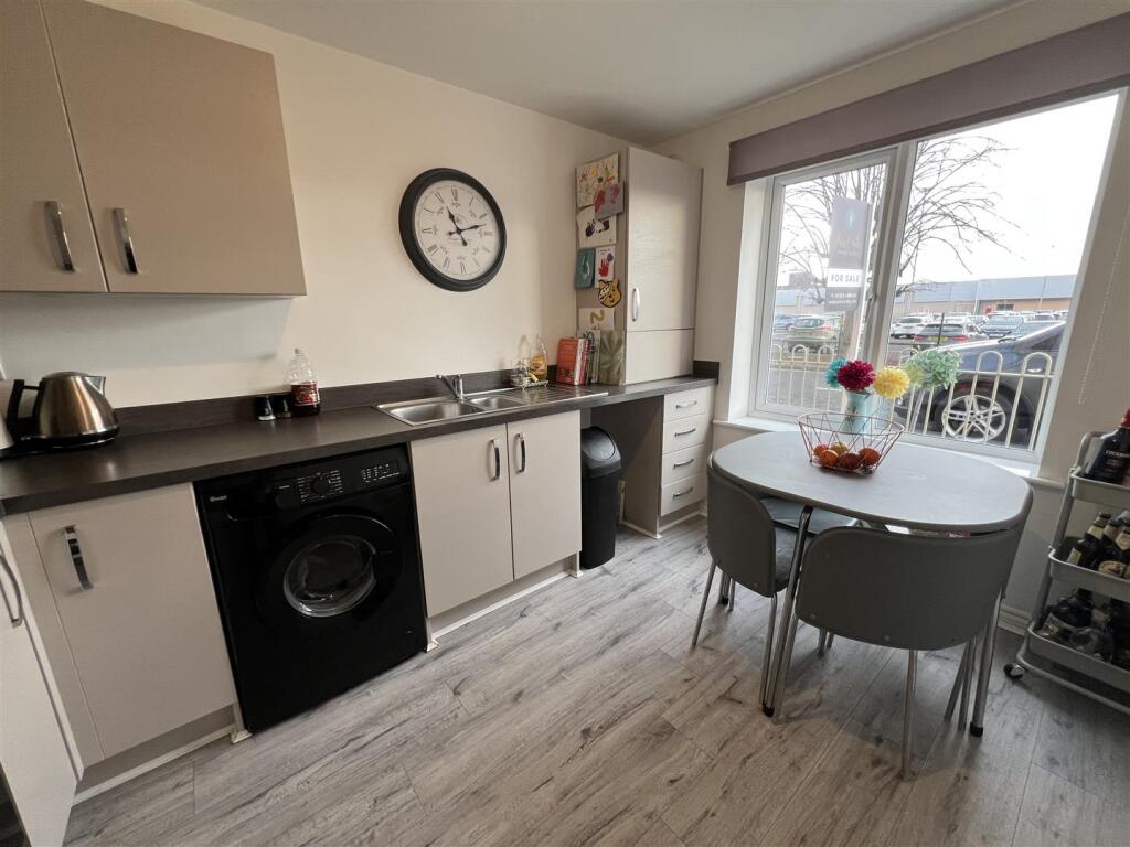 KITCHEN &amp; DINER