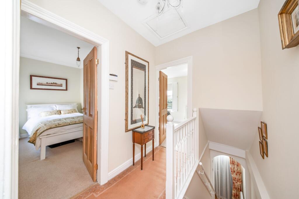 FIRST FLOOR LANDING