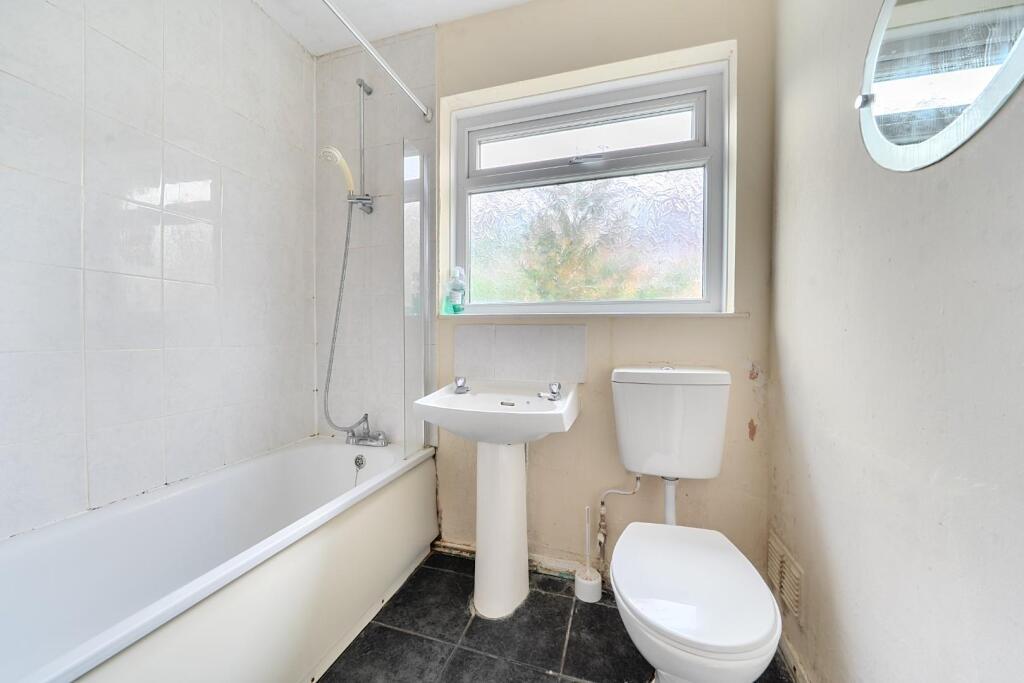 98 Woolmer Bath T202512171646.jpeg